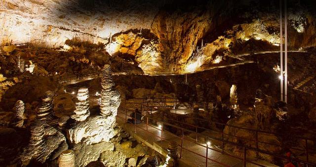 Book now at the Hotel San Giusto Trieste your minimum stay of two nights and receive free tickets to visit the famous Grotta Gigante, the largest cave in Europe, located in the Trieste Karst